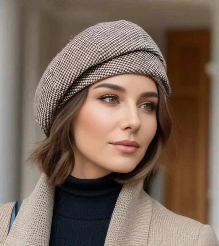 Lea | The Timeless Elegance of the Parisian Beret