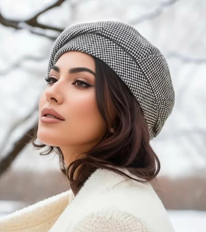 Lea | The Timeless Elegance of the Parisian Beret