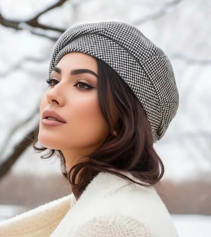 Lea | The Timeless Elegance of the Parisian Beret